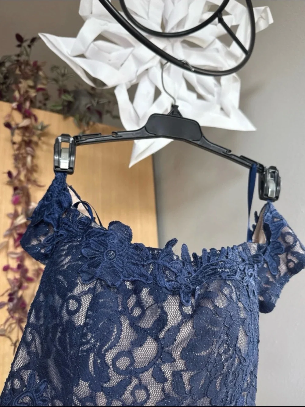 Knitted flowers around the Navy Floral Off-Shoulder Crop with skirt dress size 1